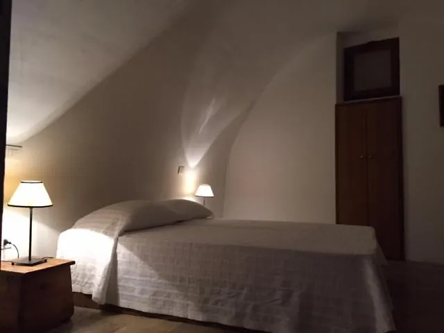 Alojamento de Acomodação e Pequeno-almoço Cefalicchio 4*